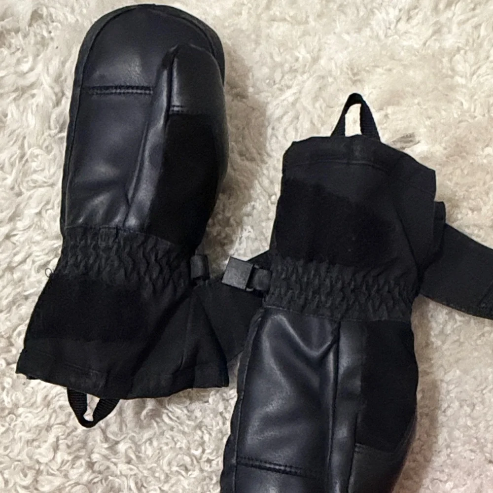 Canada Goose Black Kids Mittens with Red Logo Patch L-XL